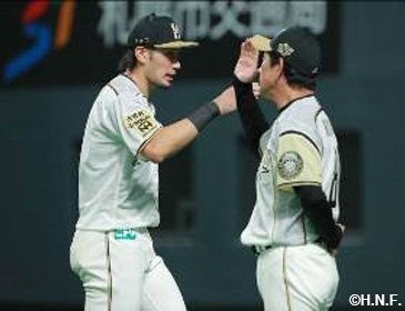 太田選手と栗山監督