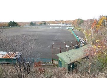 俯瞰で見る改修前の野球場