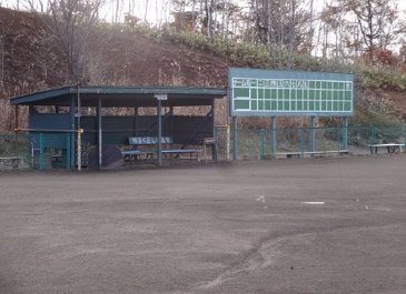 地面に水が流れる溝も見られた