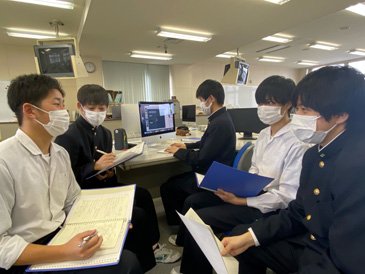 打ち合わせの様子(北海道千歳高等学校の学生)