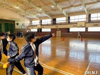 緑陽中学校での体育授業03