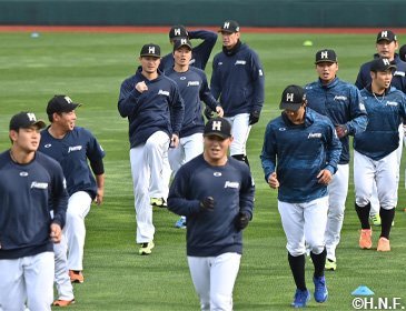 アップする選手たち