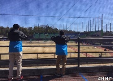 レフト外野からの練習見学02