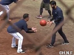 レフト外野からの練習見学イメージ04