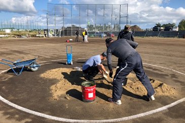 北区少年野球場改修作業の様子01