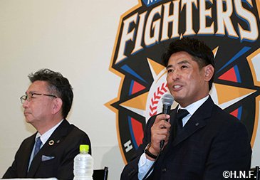 就任会見の様子 01