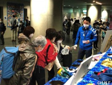 グッズ回収の様子