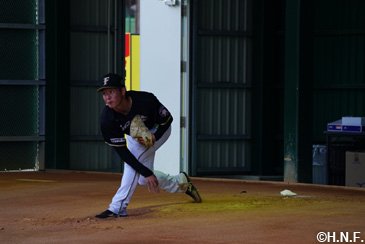 ブルペン入りした吉田投手