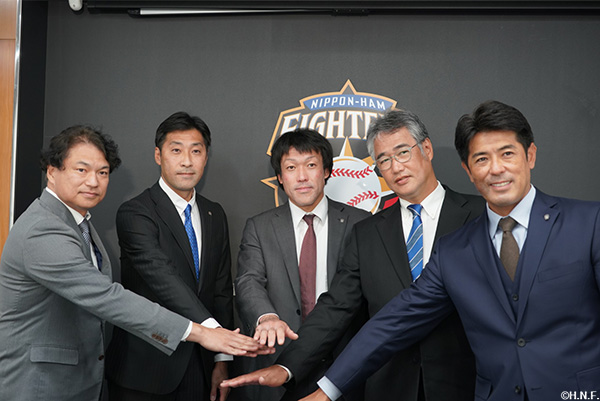 就任会見の様子01