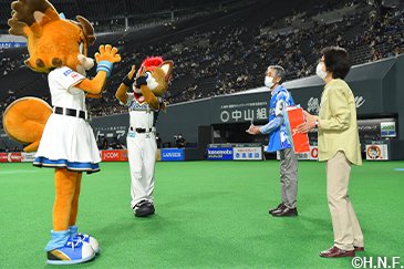 ご夫妻 表彰の様子