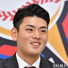 会見中の野村佑希選手