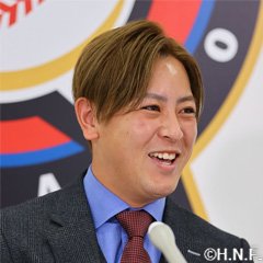 会見中の河野竜生投手