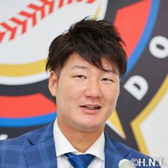 会見中の渡邉諒選手