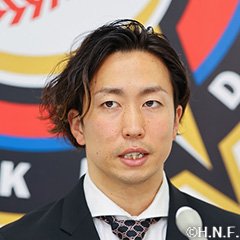 会見中の井口和朋投手