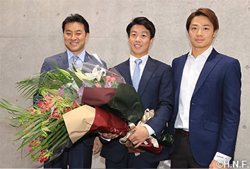 引退会見の様子04