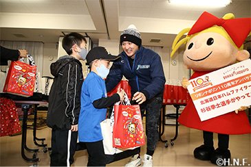 杉谷選手と子どもたち02