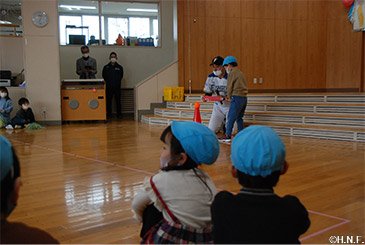 ティーボールセット寄贈と体験会の様子04