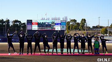 人文字を披露する選手たち