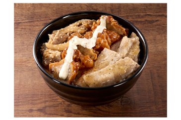 肉の競演！3種の肉盛り丼