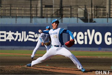 選手プレー写真01