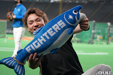 しゃけまる しゃけまるキャップ 北海道日本ハムファイターズ しゃけまる・きつねダンス1周年記念に合わせ、しゃけまるが