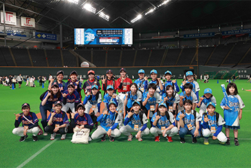 女子野球場内スタッフ画像03