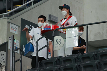 女子野球場内スタッフ画像05