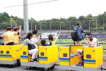 ロードトレイン（ドクターイエロー）02