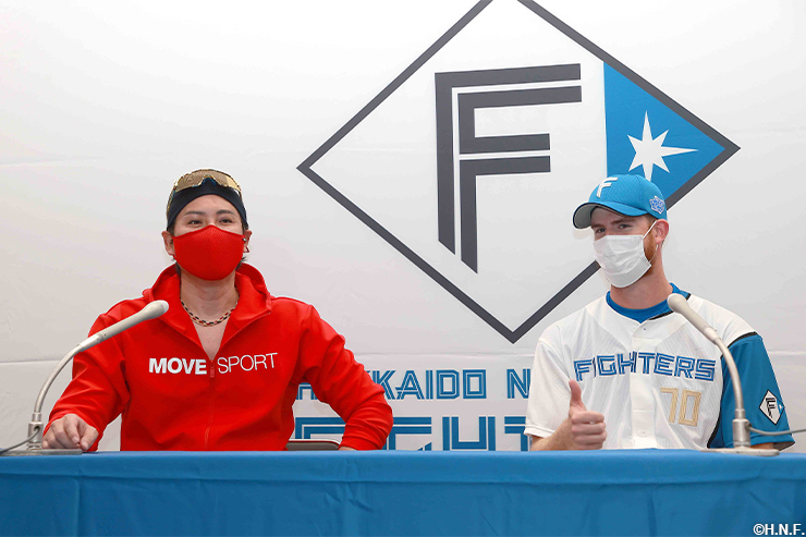 コナー・メネズ投手入団会見01