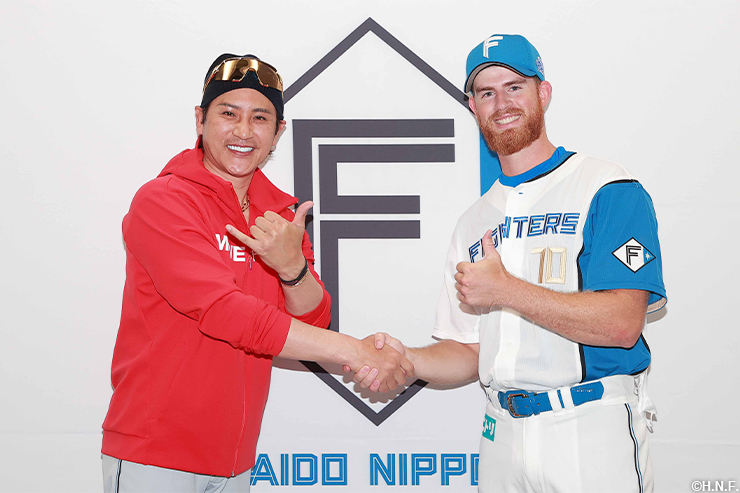 コナー・メネズ投手入団会見02