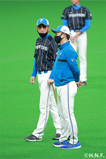 選手やコーチにBIGBOSSがプレゼント!02