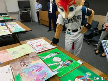 審査員を務めるフレップ02