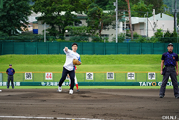 始球式の様子01