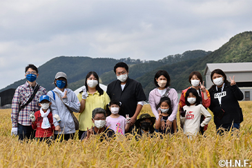 稲刈り体験の様子01