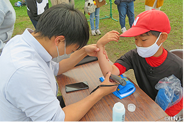 肘健診の様子