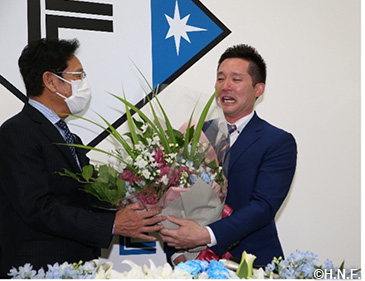 “前進”会見の様子04