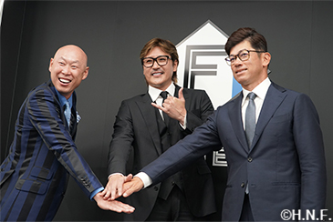 就任会見の様子01