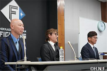 就任会見の様子02