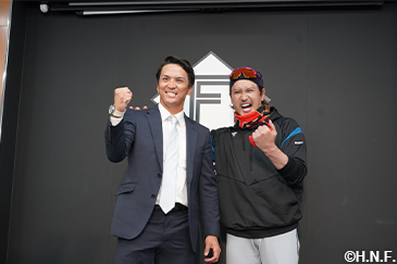 入団会見の様子01