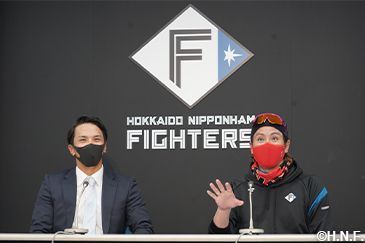 入団会見の様子03