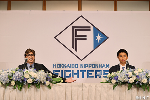 加藤豪将選手が入団会見 | 北海道日本ハムファイターズ