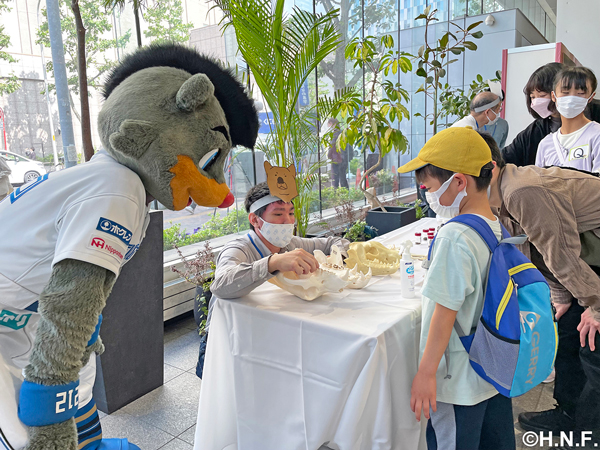 セミナーに参加した参加者とB・B