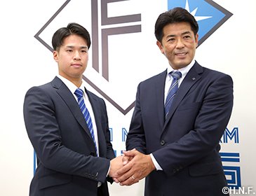 松岡洸希投手と稲葉篤紀GM