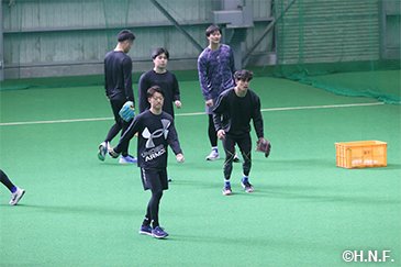 室内練習場で練習を行う選手02