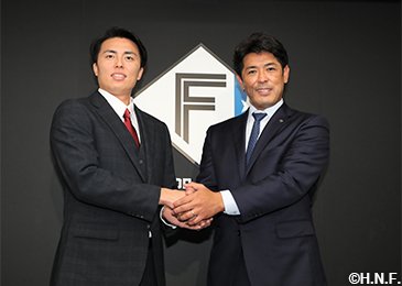 田中正投手と稲葉GM