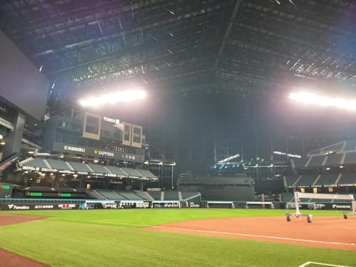 試合終了後のエスコンフィールドのグラウンド