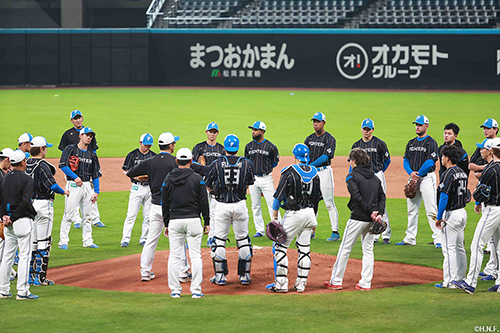 エスコンフィールドHOKKAIDOで開幕前日練習 | 北海道日本ハム