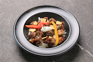 玄米牛ひとくちステーキ丼 