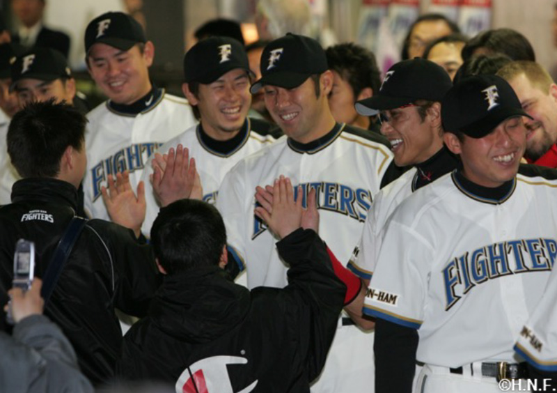 ウェルカムハイタッチ