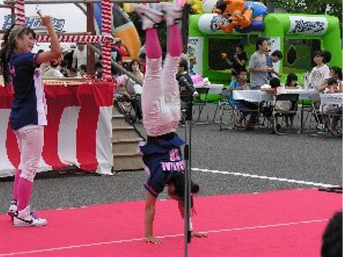 過去に開催した夏祭りの櫓（やぐら）・縁日の様子03